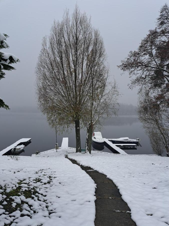 Mieszkanie Nad Jeziorem Z Wlasna Linia Brzegowa Holiday home